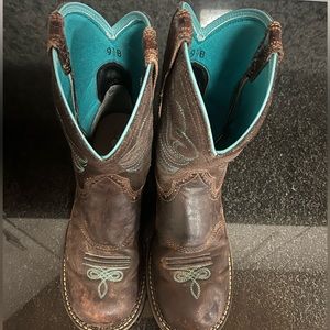 ariat heritage boots size 9 B